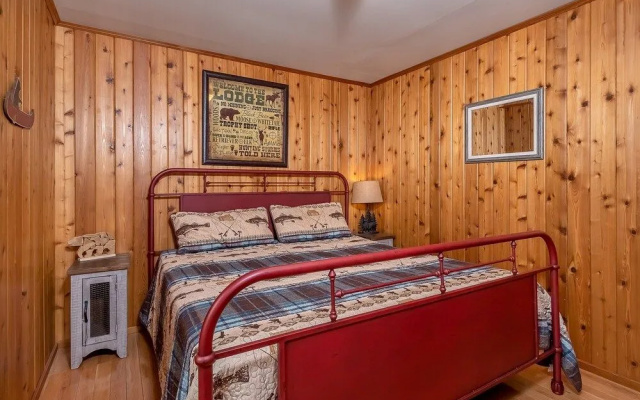 Gone Fish Inn by Taylor Made Deep Creek