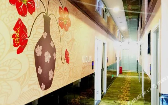 Nalang Hotel (Zhongshan Park Metro Station Branch)
