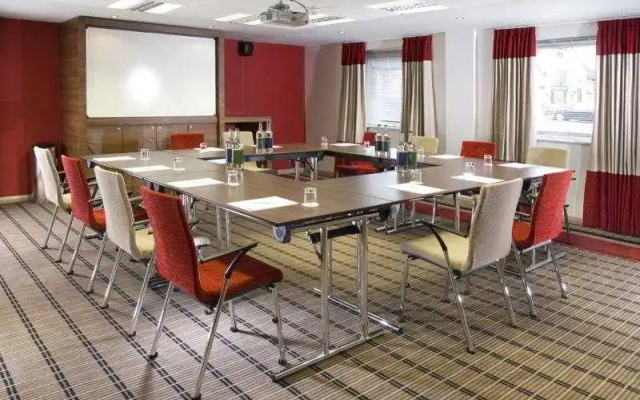 Holiday Inn Express Warwick M4-j15