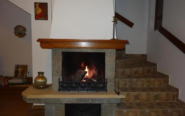 Guest House Ivanini Houses