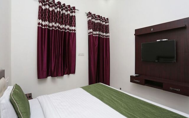 OYO 14971 C D Guest House