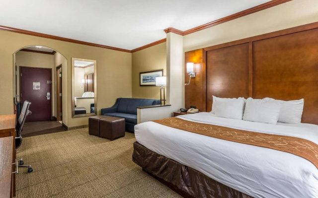Comfort Suites Galveston Cruise Port Area – Beachside