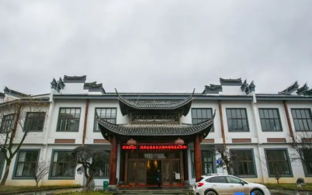 Biancheng Holiday Hotel