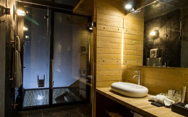 Uvence Arte + Hotel