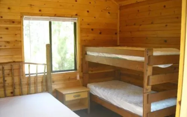 Yosemite Lakes Bunkhouse Cabin 29