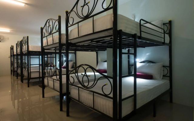 Plan B Hotel - Hostel