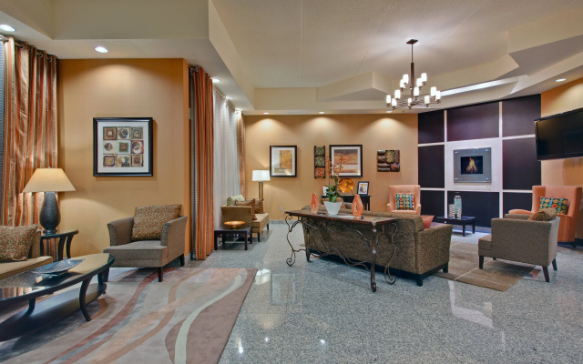 Holiday Inn & Suites Windsor Ambassador Bridge by IHG