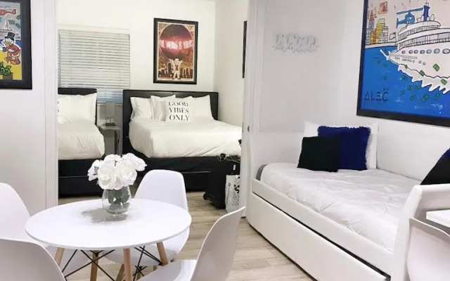 BEST DEAL! 2BR Modern Beachfront Ocean Drive WiFi