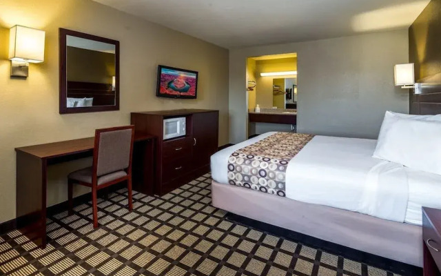 Travelers Inn