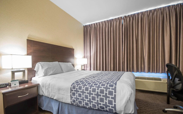 Motel 6 Surrey, BC