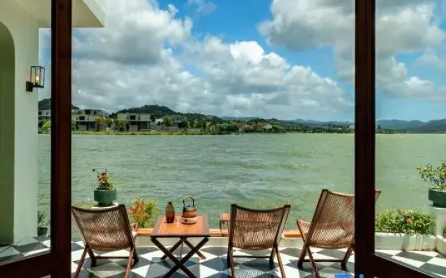 Jiujian Tang Dayu Homestay (Dongqian Lake)