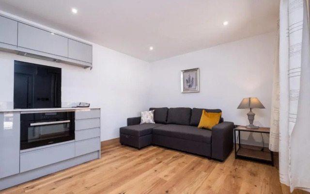 Weeping Willow – Three Tuns Apartments, Pettistree