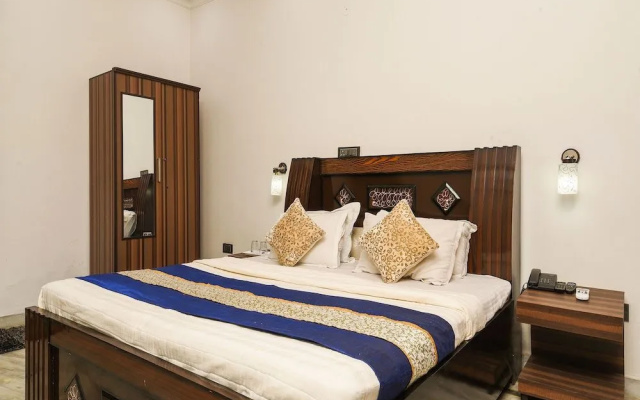 OYO 15407 Home Feeling Accomodation