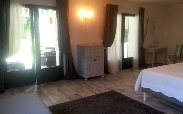 Sous le mûrier
