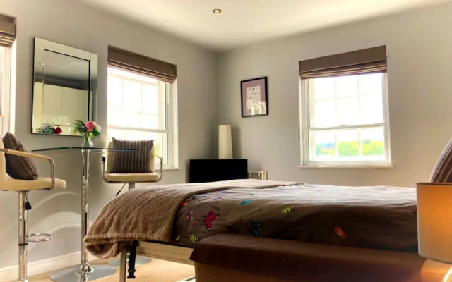 Modern Chester Studio Apartment Central Location