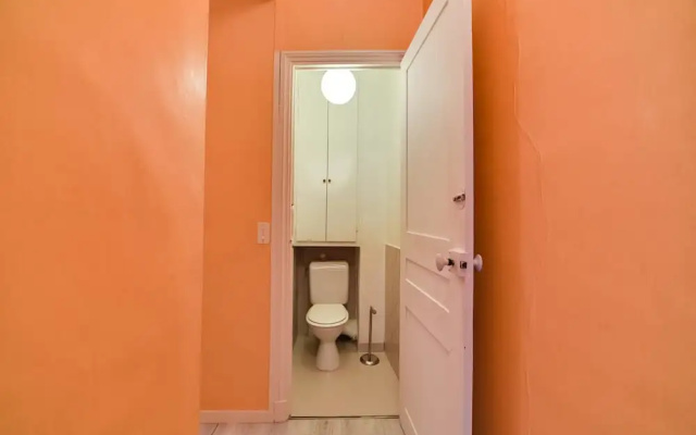 Henry IV Apartment 2