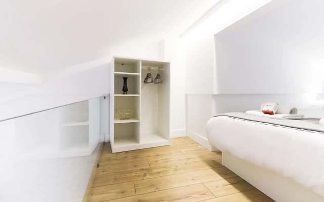 Charming Santos by Homing