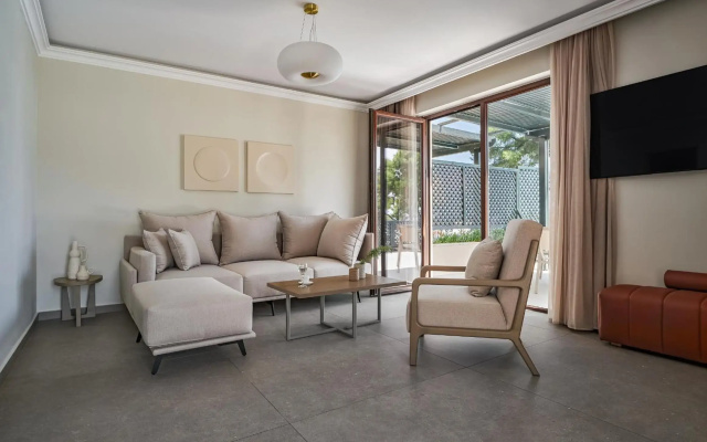 Отель Aegean Melathron Thalasso Spa