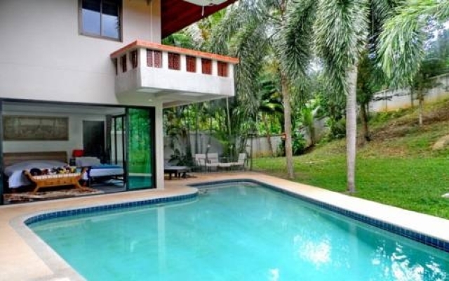 Отель Holiday Villa Rawai Бухта Чалонг бассейн
