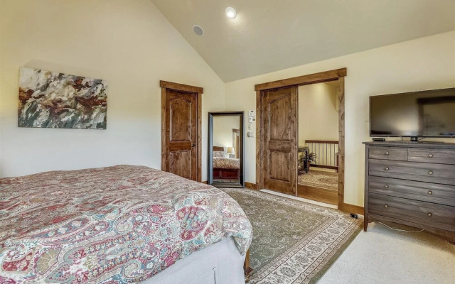 Highlands Getaway 4 Bedroom Home by RedAwning