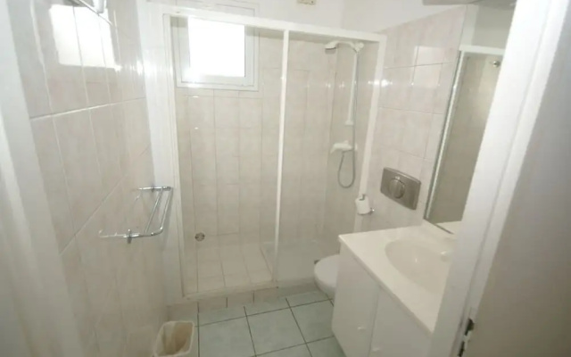 Spacious house, 100m from the beach, swimming pool.