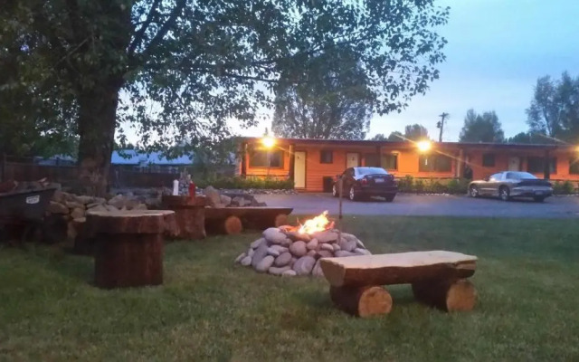 Long Holiday Motel