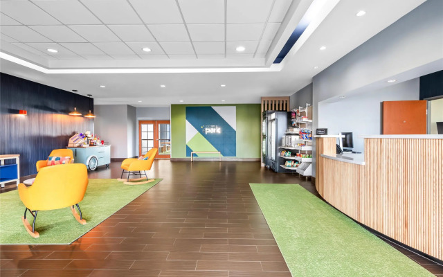 Spark by Hilton Shawnee