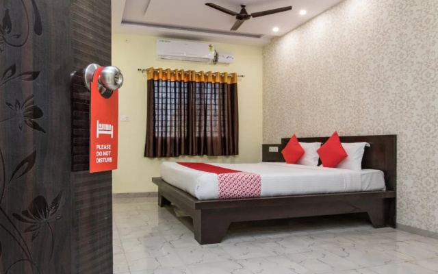 Lavish By FabHotel