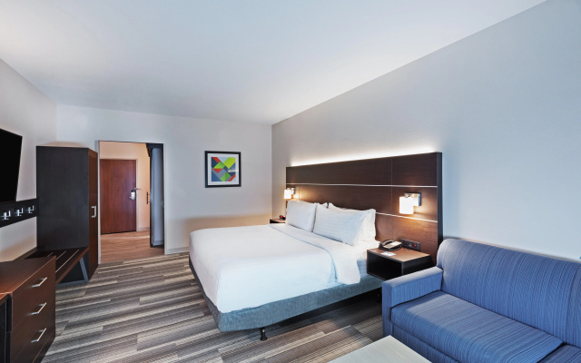 Holiday Inn Express & Suites Coffeyville by IHG