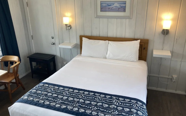 Tillicum Beach Motel (Deane's Oceanfront Lodge)