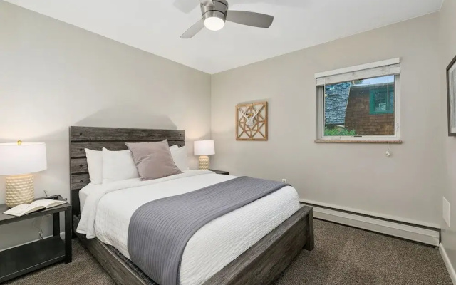 Lavender Suite Relaxed, Walkable Old Town Stay
