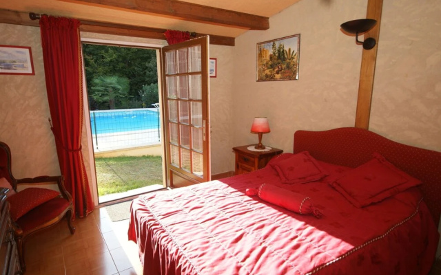 Cozy Holiday Home in Villefranche-du-Perigord with TV