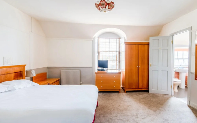 Clovenfords Hotel