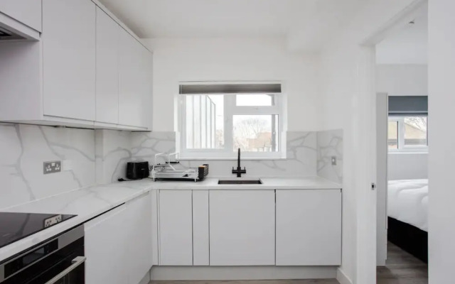 Designer 2 Bedroom Apartment in West London
