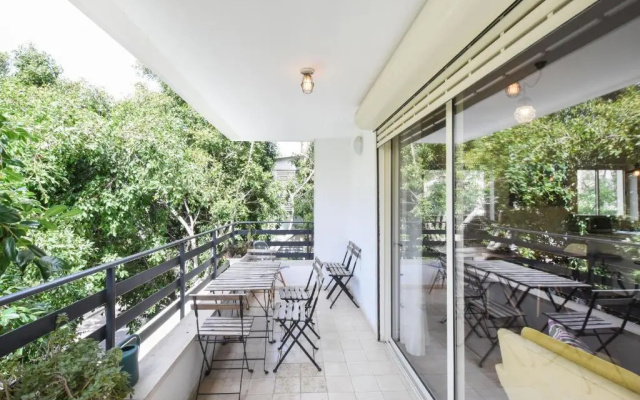 Sunny 3BR in Prague 8 by HolyGuest