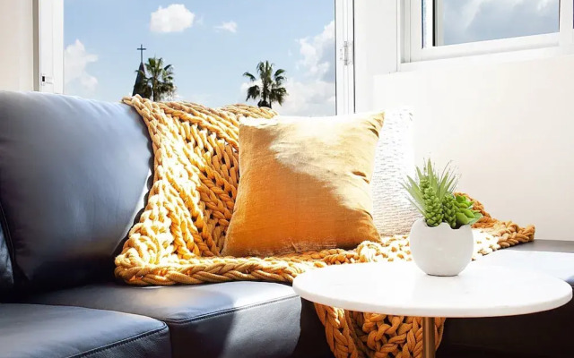 Perfect Located 2-bed With Spacious Balcony & BBQ