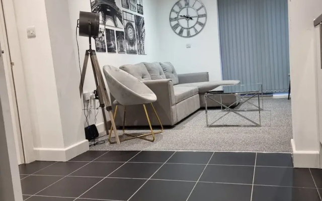 London Oasis Modern 2BR Apartment