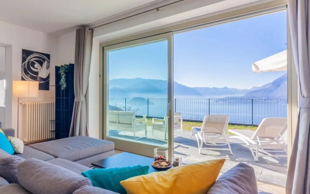 The Patio Over Varenna
