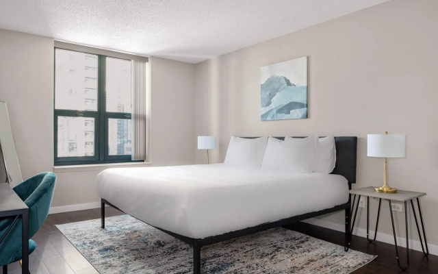 Chicago | Modern 1BD/1BA River North Apartment