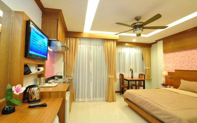 Green Harbor Hotel & Service Apartment