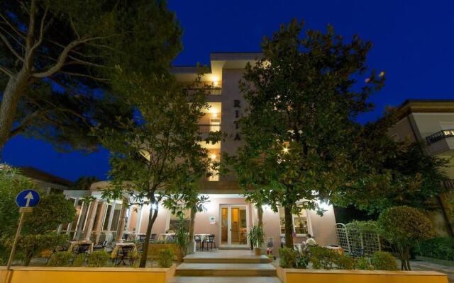 Hotel Rita вид на фасад