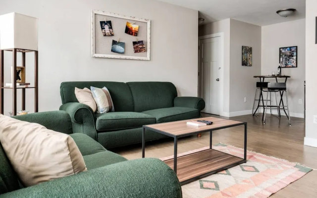 Modern Apartment in East Side Milwaukee