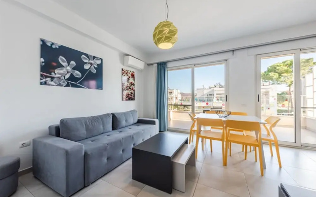 Tranquil Apartment With Pool Access - Manjola