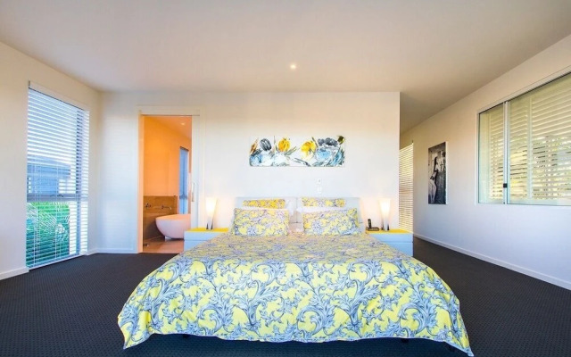 Holiday Home Vogue Living @ Hope Island Resort