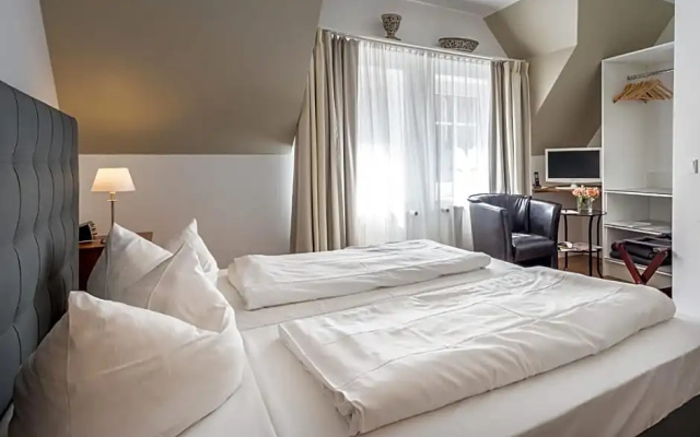 Hotel And Restaurant Zum Roten Tore