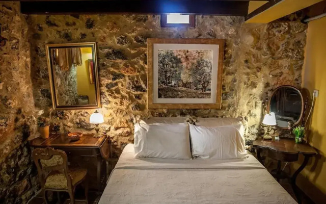 Smaragda Art Country House