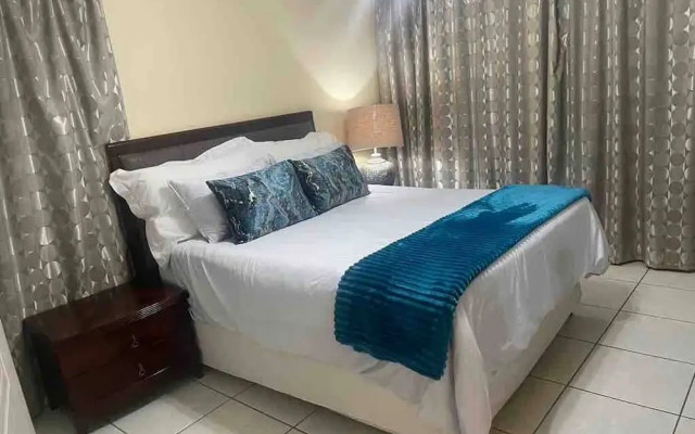 Spacious 4BR Home Pool & Balconies Krantzkloof
