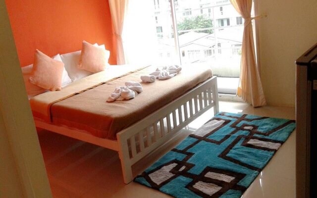 RQ Bangkok Sukhumvit 50 by Collection O