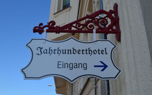 Отель Jahrhunderthotel Leipzig Германия, Ройдниц-Торнберг - отзывы, цены и фото номеров - забронировать отель Jahrhunderthotel Leipzig онлайн вид на фасад