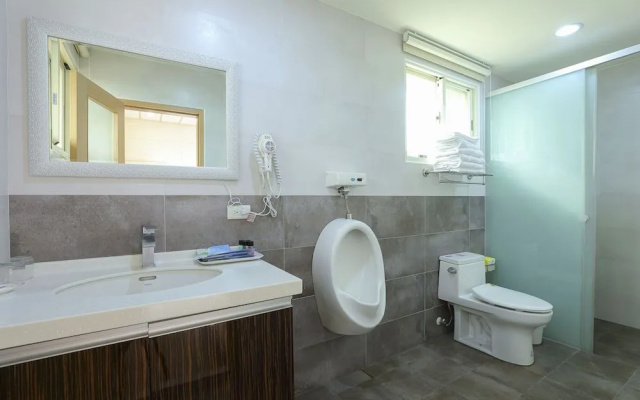 Tianyi Xuanyuan station homestay